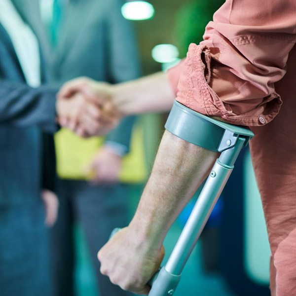 injured person shaking hands with lawyer